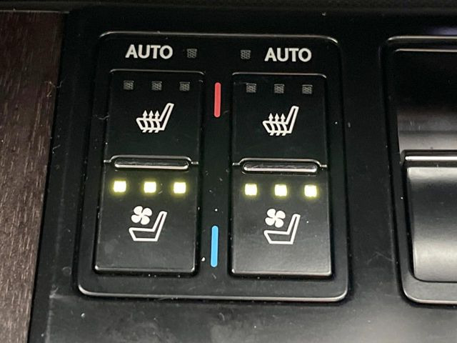 【前席+後席シートヒーター】寒い日に重宝するシートヒーターを後席にも装備!エアコンより早く温まってくれるので寒がりの人も安心ですね♪エアコンの温風は乾燥するから苦手、という方にもをおすすめです。