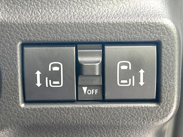 【両側パワースライドドア】スマートキーや運転席のスイッチで後席両側スライドドアの開閉が可能♪電動だから力を入れてドアを開ける必要が無く、小さなお子様でも簡単に開け閉めでき快適です♪