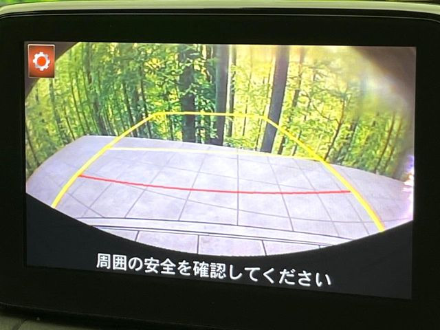 【バックカメラ】駐車時に後方がリアルタイム映像で確認できます。大型商業施設や立体駐車場での駐車時や、夜間のバック時に大活躍!運転スキルに関わらず、今や必須となった装備のひとつです!