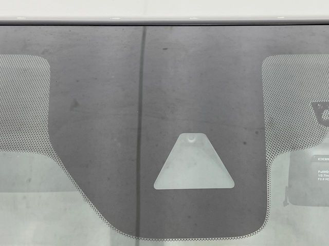 【インテリジェントエマージェンシーブレーキ】フロントカメラで前方の車両や歩行者を検知。衝突しそうな時は衝突被害軽減ブレーキが作動、衝突回避をサポート。より安全にドライブをお楽しみいただけます。