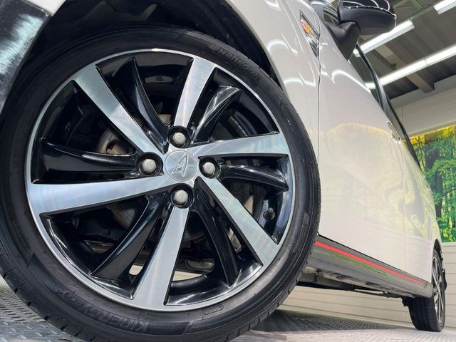 �y�����A���~�z�C�[���z�O�ςɃ}�b�`���������A���~�z�C�[���𑕒����Ă���܂��B�e��ЊO�A���~�z�C�[����A�X�^�b�h���X�^�C�����戵�����Ă���܂��B���񂲑��k����������