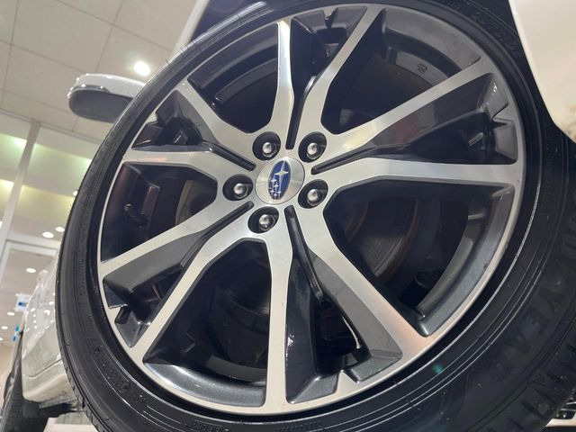 �y����17�C���`�A���~�z�C�[���z�O�ςɃ}�b�`���������A���~�z�C�[���𑕒����Ă���܂��B�e��ЊO�A���~�z�C�[����A�X�^�b�h���X�^�C�����戵�����Ă���܂��B���񂲑��k����������