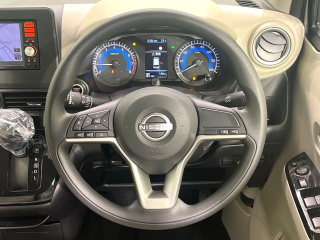 【ステアリングスイッチ】運転中、前方から目線をそらすことなく、オーディオ等の操作が可能な便利機能!安心&快適なドライブを演出してくれます♪