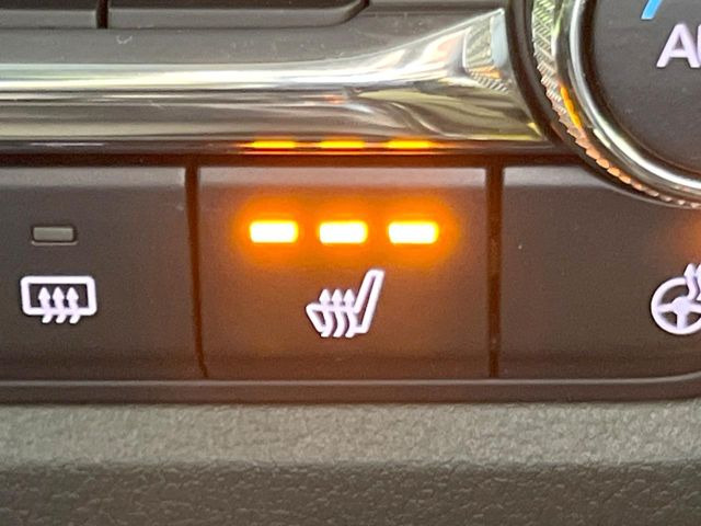 【シートヒーター】寒い日に重宝するシートヒーター!エアコンより早く温まってくれるので寒がりの人も安心ですね♪エアコンの温風は乾燥するから苦手、という方にもをおすすめです。