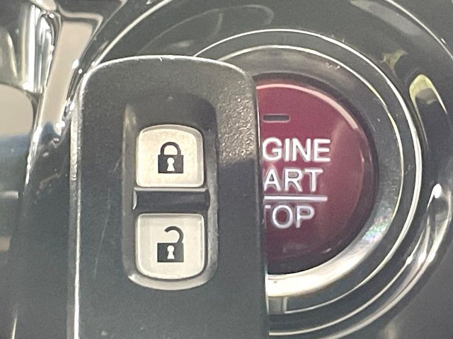 �yHonda�X�}�[�g�L�[�z�J�o����|�P�b�g�ɓ��ꂽ�܂܂ł��h�A�̎{���E�������\�ȃX�}�[�g�L�[�𑕔��B�G���W���̃I���E�I�t�����J�M�����o���K�v����������Ƃ��Ă��֗��ł���