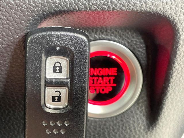 �yHonda�X�}�[�g�L�[�z�J�o����|�P�b�g�ɓ��ꂽ�܂܂ł��h�A�̎{���E�������\�ȃX�}�[�g�L�[�𑕔��B�G���W���̃I���E�I�t�����J�M�����o���K�v����������Ƃ��Ă��֗��ł���