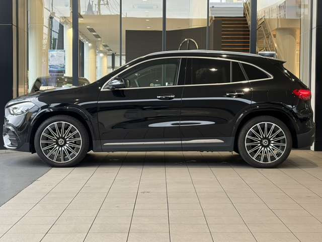 GLAクラスGLA200d 4マチック AMGラインパッケージ 4WD