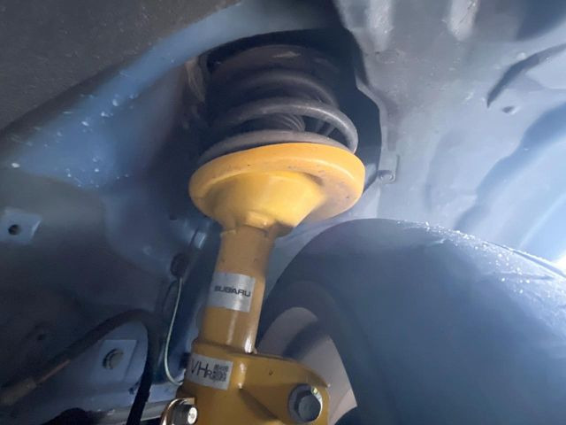 【ビルシュタイン製ダンパー】高速走行時の車両安定性を向上させてくれる人気の装備。街乗りの乗り心地も犠牲にせず、スポーティな走行をお楽しみいただけます♪
