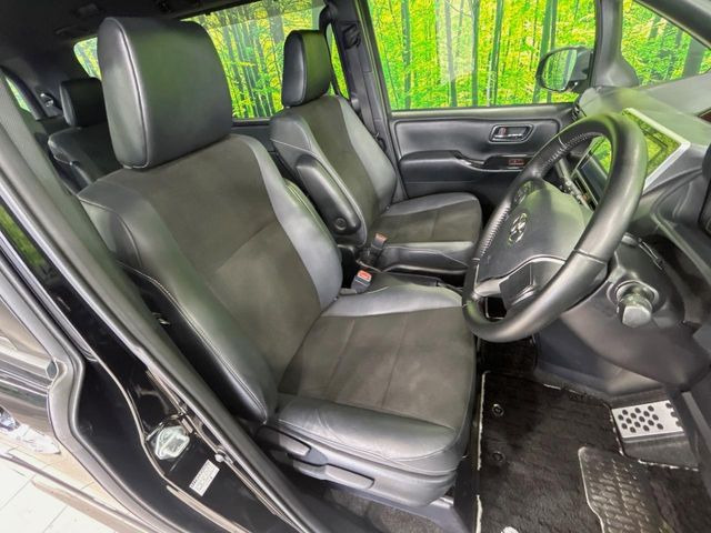 運転席シート廻りは使用感も少なく、良好な状態となっています。丁寧に使われていたことがよくわかりますね。