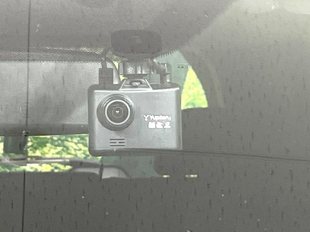 【ドライブレコーダー】ドライブレコーダー装備!走行中はもちろん、あおり運転や事故に遭遇した際、映像で記録し、万一のリスクに備えます。※記録用SDカードはお客様ご自身でご準備いただく必要があります。