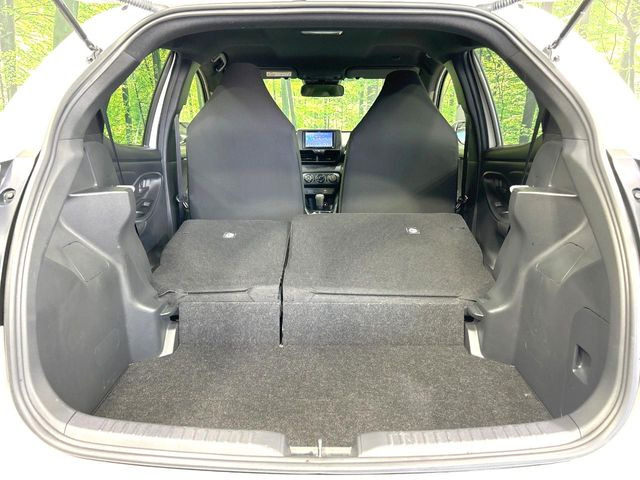普段のお買い物や通勤、送迎等に十分な荷室スペースを確保しております。セカンドシートを倒すと、大きな荷物の積載も可能です♪