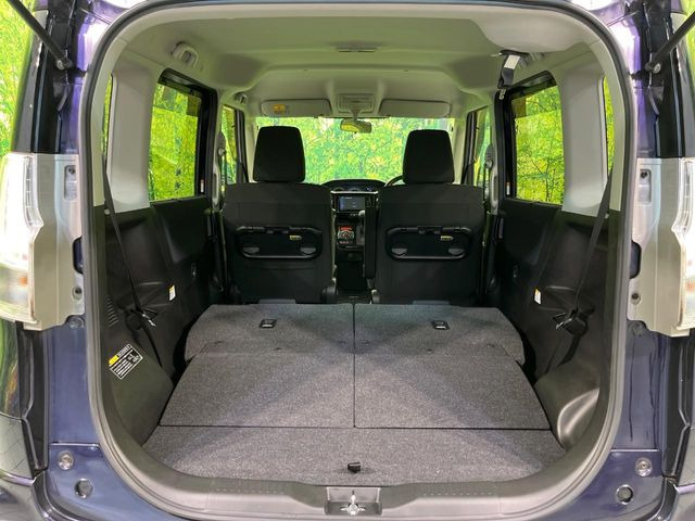 普段のお買い物や通勤、送迎等に十分な荷室スペースを確保しております。セカンドシートを倒すと、大きな荷物の積載も可能です♪