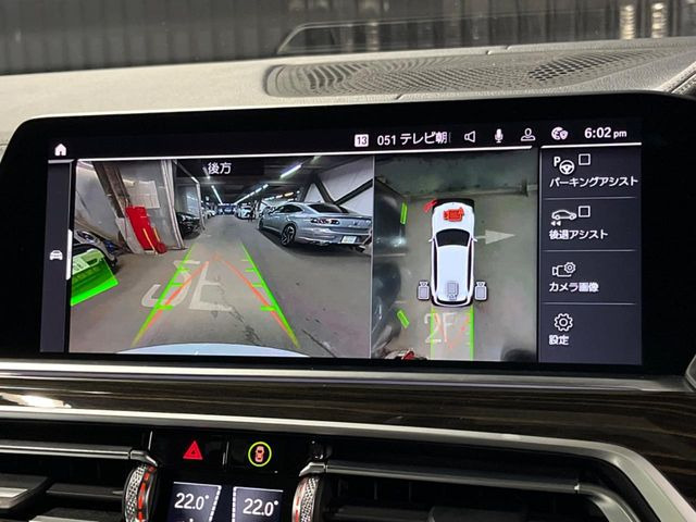 ●パノラミックビューモニター:専用のカメラにより、上から見下ろしたような視点で360度クルマの周囲を確認することができます☆死角部分も確認しやすく、狭い場所での切り返しや駐車もスムーズに行えます。