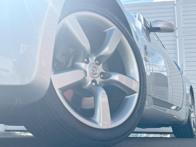 �y����18�C���`�A���~�z�C�[���z�O�ςɃ}�b�`���������A���~�z�C�[���𑕒����Ă���܂��B�e��ЊO�A���~�z�C�[����A�X�^�b�h���X�^�C�����戵�����Ă���܂��B���񂲑��k����������