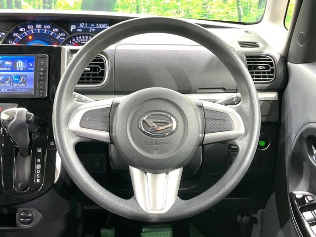 インテリアに合わせたデザインのステアリングは、運転される方のことも考え、運転しやすい形状、大きさです。是非一度、実際に触ってお確かめください。