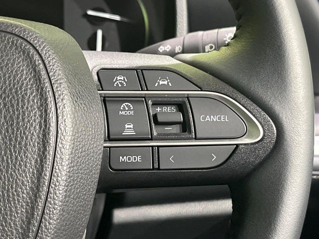 【レーダークルーズコントロール】高速道路での長距離走行が楽に!!自動で速度を保つクルーズコントロールが、衝突軽減システムと連携し、前方の車両を感知して車間を保つように速度調節してくれます!!