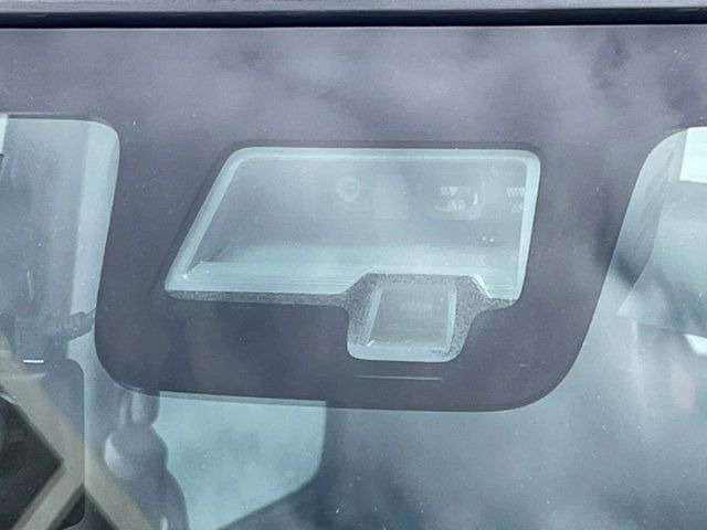 【スズキ セーフティサポート】走行中に前方の車両等を認識し、衝突しそうな時は警報とブレーキで衝突回避と被害軽減をアシスト。より安全にドライブをお楽しみいただけます。