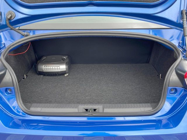 普段のお買い物や通勤、送迎等に必要な荷室スペースを確保しております。