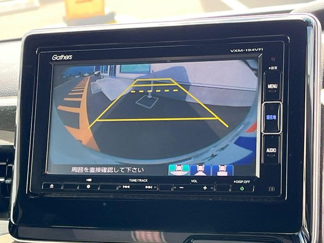 【バックカメラ】駐車時に後方がリアルタイム映像で確認できます。大型商業施設や立体駐車場での駐車時や、夜間のバック時に大活躍!運転スキルに関わらず、今や必須となった装備のひとつです!