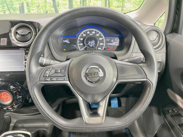 【ステアリングスイッチ】運転中、前方から目線をそらすことなく、オーディオ等の操作が可能な便利機能!安心&快適なドライブを演出してくれます♪