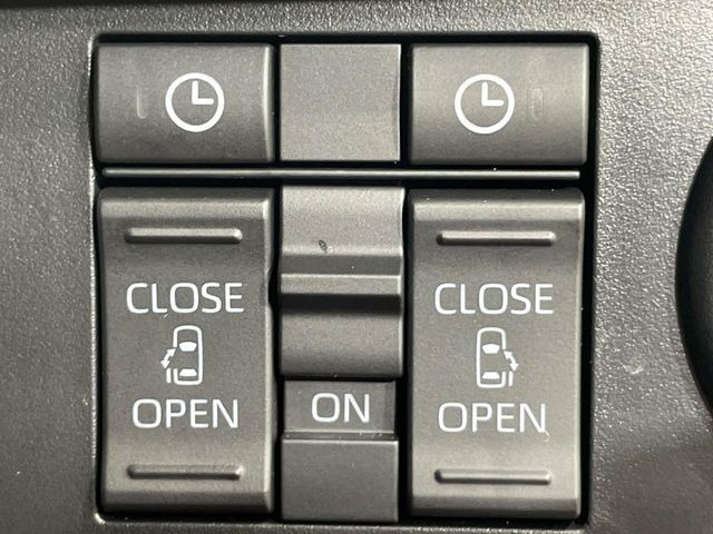 【両側パワースライドドア】スマートキーや運転席のスイッチで後席両側スライドドアの開閉が可能♪電動だから力を入れてドアを開ける必要が無く、小さなお子様でも簡単に開け閉めでき快適です♪