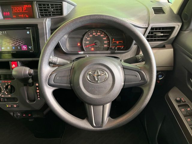 インテリアに合わせたデザインのステアリングは、運転される方のことも考え、運転しやすい形状、大きさです。是非一度、実際に触ってお確かめください。