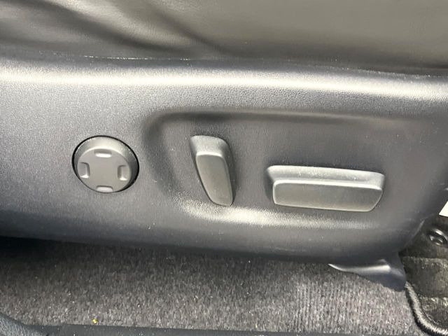 【パワーシート】スイッチ一つで簡単にシートの微調整が可能!電動だから力もいりません!快適なシートポジションにセットして、快適なドライブをお楽しみください。