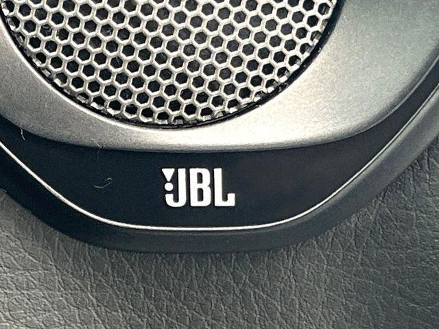 �yJBL�T�E���h�V�X�e���z���[�J�[�I�v�V�����̍��i�ʃT�E���h�V�X�e���𓋍ځB��p�̃`���[�j���O���{���ꂽ�召�l�X�ȃX�s�[�J�[����ǎ��ȃT�E���h���t�ł��A�Տꊴ���ӂ�鉹����Ԃ����o���܂��B