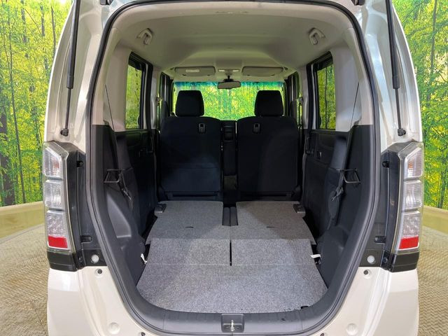 後席を格納すると、これだけの広さが!シーンに合わせたシートアレンジで、大きな荷物も積むことが出来ます♪
