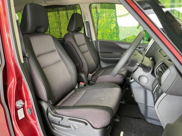 運転席シート廻りは使用感も少なく、良好な状態となっています。丁寧に使われていたことがよくわかりますね。