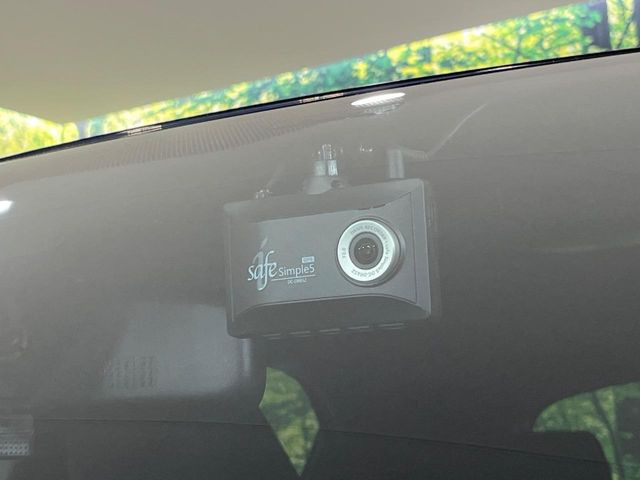 【ドライブレコーダー】ドライブレコーダー装備!走行中はもちろん、あおり運転や事故に遭遇した際、映像で記録し、万一のリスクに備えます。※記録用SDカードはお客様ご自身でご準備いただく必要があります。