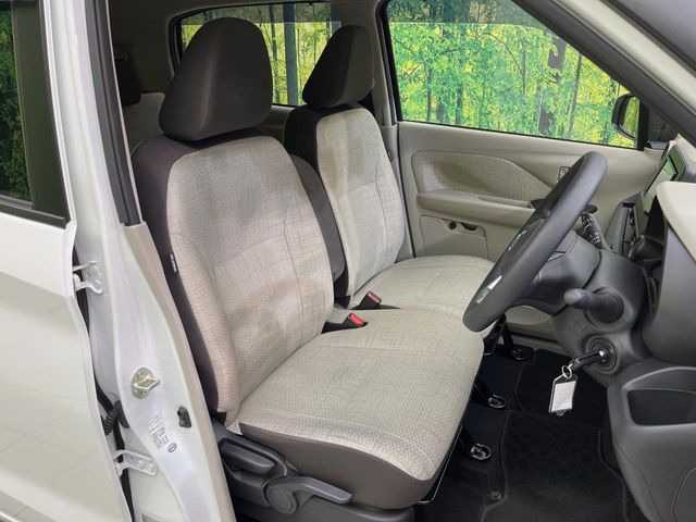 運転席シート廻りは使用感も少なく、良好な状態となっています。丁寧に使われていたことがよくわかりますね。
