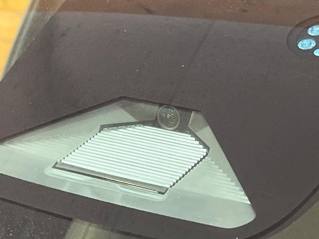 【ホンダセンシング】走行中に前方の車両等を認識し、衝突しそうな時は警報とブレーキで衝突回避と被害軽減をアシスト。より安全にドライブをお楽しみいただけます。