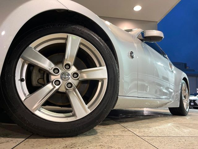 �y����18�C���`�A���~�z�C�[���z�O�ςɃ}�b�`���������A���~�z�C�[���𑕒����Ă���܂��B�e��ЊO�A���~�z�C�[����A�X�^�b�h���X�^�C�����戵�����Ă���܂��B���񂲑��k����������