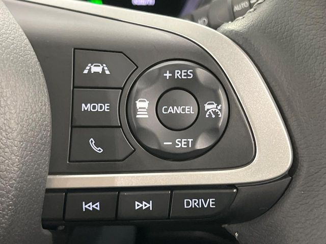 【アダプティブクルーズコントロール】高速道路での長距離走行が楽に!!自動で速度を保つクルーズコントロールが、衝突軽減システムと連携し、前方の車両を感知して車間を保つように速度調節してくれます!!