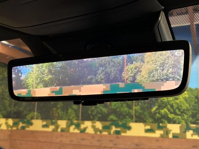 【デジタルインナーミラー】後席の大きな荷物や同乗者で後方が確認しづらい時でも安心!カメラが撮影した車両後方の映像をルームミラー内に表示。クリアな視界で状況の確認が可能です!