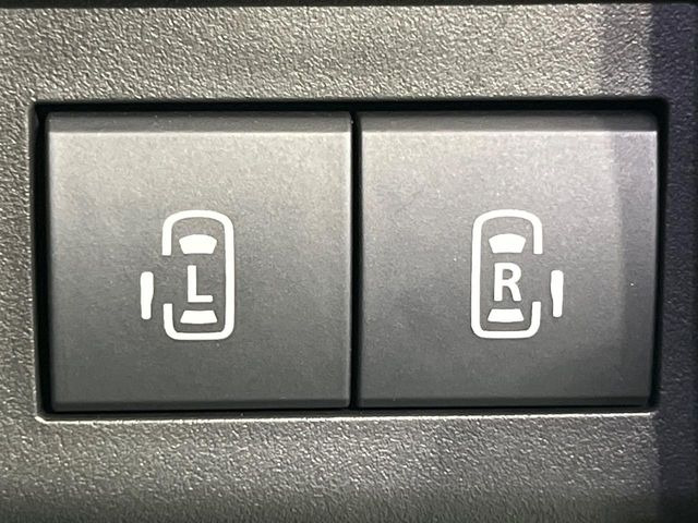 【両側パワースライドドア】スマートキーや運転席のスイッチで後席両側スライドドアの開閉が可能♪電動だから力を入れてドアを開ける必要が無く、小さなお子様でも簡単に開け閉めでき快適です♪