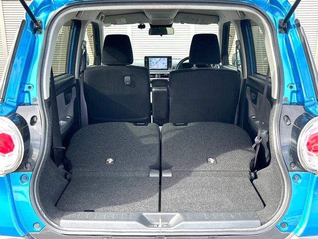 普段のお買い物や通勤、送迎等に十分な荷室スペースを確保しております。セカンドシートを倒すと、大きな荷物の積載も可能です♪