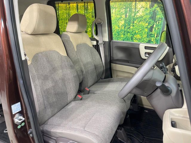 運転席シート廻りは使用感も少なく、良好な状態となっています。前オーナー様が丁寧に使っていたことがよくわかりますね。