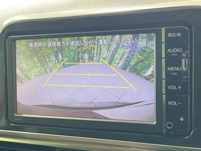 【バックカメラ】駐車時に後方がリアルタイム映像で確認できます。大型商業施設や立体駐車場での駐車時や、夜間のバック時に大活躍!運転スキルに関わらず、今や必須となった装備のひとつです!
