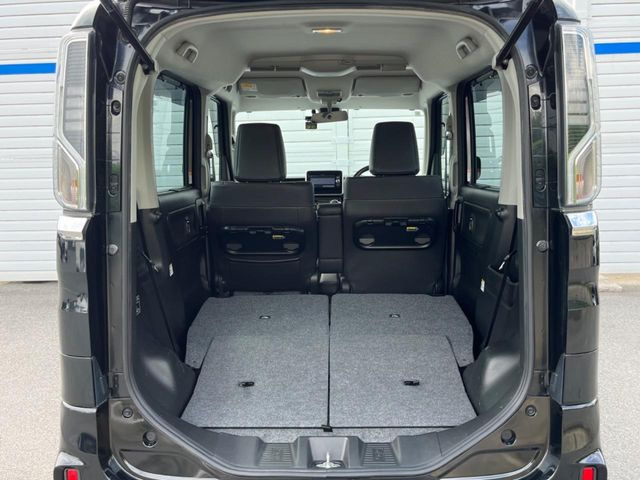 普段のお買い物や通勤、送迎等に十分な荷室スペースを確保しております。セカンドシートを倒すと、大きな荷物の積載も可能です♪