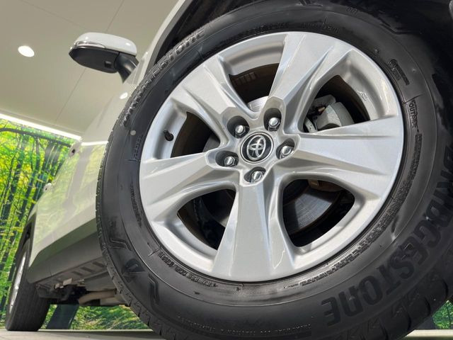 【純正17インチアルミホイール】外観にマッチした純正アルミホイールを装着しております。各種社外アルミホイールや、スタッドレスタイヤも取扱いしております。是非ご相談ください♪