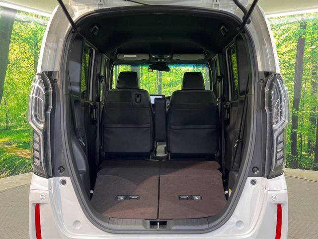 普段のお買い物や通勤、送迎等に十分な荷室スペースを確保しております。セカンドシートを倒すと、大きな荷物の積載も可能です♪