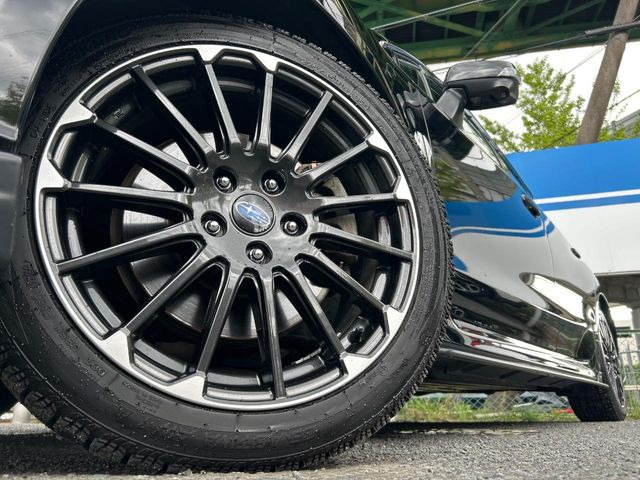 �y����18�C���`�A���~�z�C�[���z�O�ςɃ}�b�`���������A���~�z�C�[���𑕒����Ă���܂��B�e��ЊO�A���~�z�C�[����A�X�^�b�h���X�^�C�����戵�����Ă���܂��B���񂲑��k����������