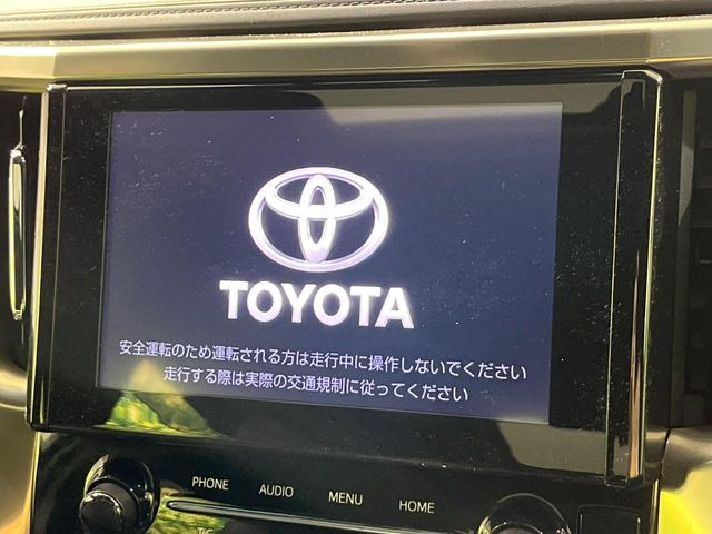 【メーカー純正10型ナビ】インテリアに溶け込むスタイリッシュな「専用設計」メーカーナビを装備♪視認性や操作性など基本性能にも優れ、より上質なカーライフをお楽しみいただけます。