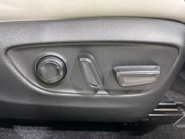 【パワーシート】スイッチ一つで簡単にシートの微調整が可能!電動だから力もいりません!快適なシートポジションにセットして、快適なドライブをお楽しみください。
