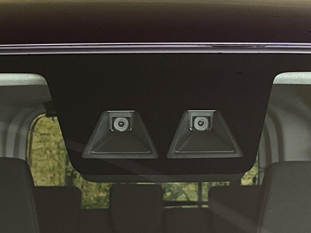 【スマートアシスト】走行中に前方の車両等を認識し、衝突しそうな時は警報とブレーキで衝突回避と被害軽減をアシスト。より安全にドライブをお楽しみいただけます。