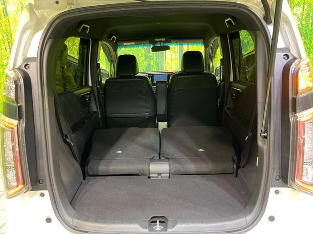 普段のお買い物や通勤、送迎等に十分な荷室スペースを確保しております。セカンドシートを倒すと、大きな荷物の積載も可能です♪