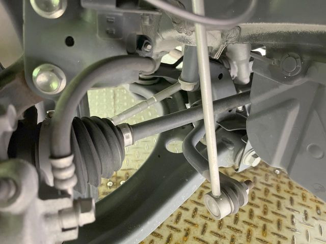 お車を安心してお乗りいただく為には、足回りの定期点検が欠かせません。サービスサポート(有償保証)では無料点検もご提供しており、安心のカーライフをお過ごしいただけるサポート体制が整っています。