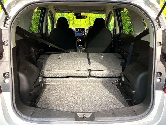 普段のお買い物や通勤、送迎等に十分な荷室スペースを確保しております。セカンドシートを倒すと、大きな荷物の積載も可能です♪